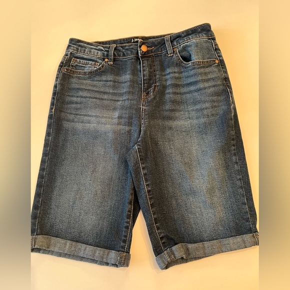D.JEANS.  WOMEN’s MID RISE ROLL CUFF BERMUDA STRETCH SHORTS - Picture 1 of 3
